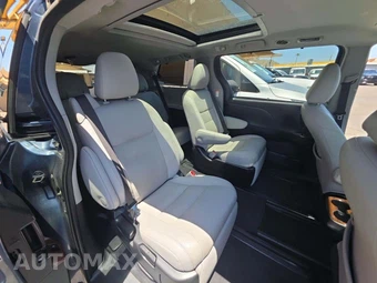 2017 Toyota Sienna XLE 8-Passenger 119.3" WB - miniatura 17