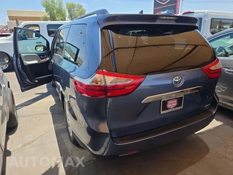 2017 Toyota Sienna XLE 8-Passenger 119.3" WB - miniatura 2