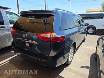 2017 Toyota Sienna XLE 8-Passenger 119.3" WB - miniatura 3