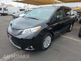 2017 Toyota Sienna XLE 8-Passenger 119.3" WB