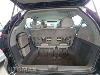 2017 Toyota Sienna XLE 8-Passenger 119.3" WB - miniatura 15