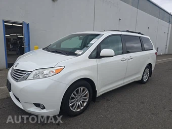2017 Toyota Sienna XLE 8-Passenger 119.3" WB