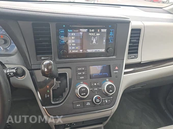 2017 Toyota Sienna XLE 8-Passenger 119.3" WB - miniatura 11