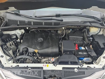 2017 Toyota Sienna XLE 8-Passenger 119.3" WB - miniatura 16