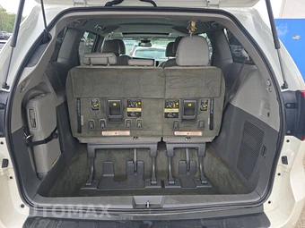 2017 Toyota Sienna XLE 8-Passenger 119.3" WB - miniatura 17