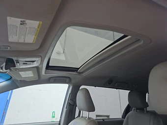2017 Toyota Sienna XLE 8-Passenger 119.3" WB - miniatura 20