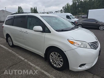 2017 Toyota Sienna XLE 8-Passenger 119.3" WB - miniatura 3