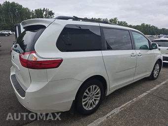 2017 Toyota Sienna XLE 8-Passenger 119.3" WB - miniatura 4