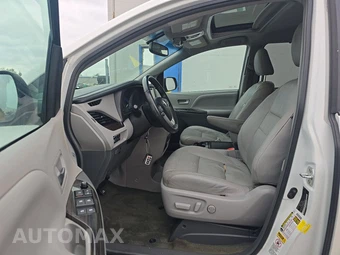 2017 Toyota Sienna XLE 8-Passenger 119.3" WB - miniatura 7