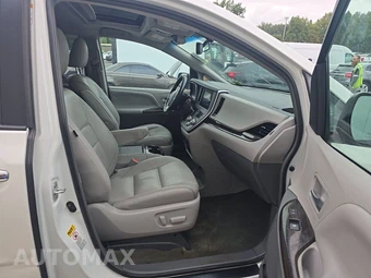 2017 Toyota Sienna XLE 8-Passenger 119.3" WB - miniatura 8