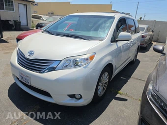 2017 Toyota Sienna XLE 8-Passenger 119.3" WB