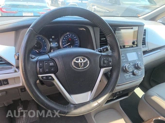 2017 Toyota Sienna XLE 8-Passenger 119.3" WB - miniatura 10