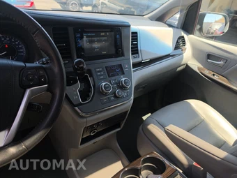 2017 Toyota Sienna XLE 8-Passenger 119.3" WB - miniatura 11