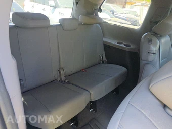 2017 Toyota Sienna XLE 8-Passenger 119.3" WB - miniatura 14