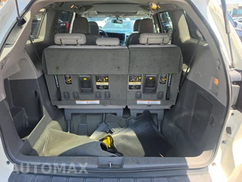 2017 Toyota Sienna XLE 8-Passenger 119.3" WB - miniatura 18