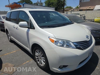 2017 Toyota Sienna XLE 8-Passenger 119.3" WB - miniatura 3