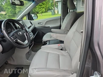 2017 Toyota Sienna XLE 8-Passenger 119.3" WB - miniatura 13