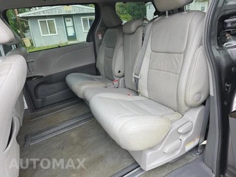 2017 Toyota Sienna XLE 8-Passenger 119.3" WB - miniatura 16