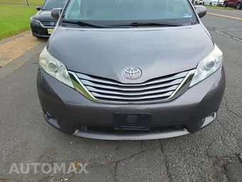 2017 Toyota Sienna XLE 8-Passenger 119.3" WB - miniatura 2