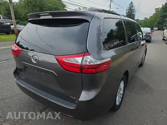 2017 Toyota Sienna XLE 8-Passenger 119.3" WB - miniatura 4