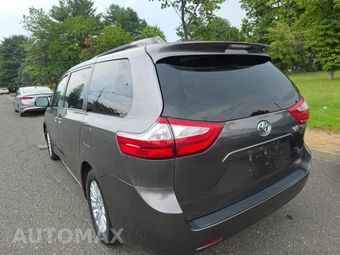 2017 Toyota Sienna XLE 8-Passenger 119.3" WB - miniatura 6