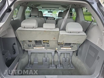 2017 Toyota Sienna XLE 8-Passenger 119.3" WB - miniatura 7