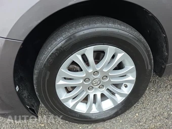 2017 Toyota Sienna XLE 8-Passenger 119.3" WB - miniatura 8