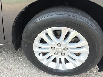 2017 Toyota Sienna XLE 8-Passenger 119.3" WB - miniatura 9