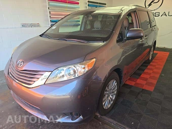 2017 Toyota Sienna XLE 8-Passenger 119.3" WB