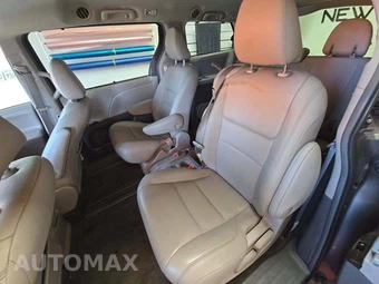 2017 Toyota Sienna XLE 8-Passenger 119.3" WB - miniatura 13