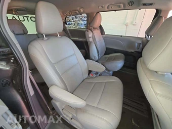 2017 Toyota Sienna XLE 8-Passenger 119.3" WB - miniatura 17