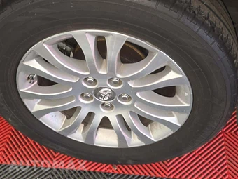 2017 Toyota Sienna XLE 8-Passenger 119.3" WB - miniatura 28