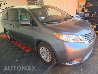 2017 Toyota Sienna XLE 8-Passenger 119.3" WB - miniatura 4