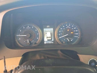 2017 Toyota Sienna XLE 8-Passenger 119.3" WB - miniatura 9