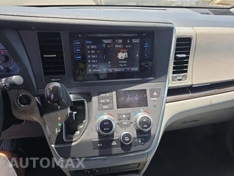 2017 Toyota Sienna XLE 8-Passenger 119.3" WB - miniatura 10