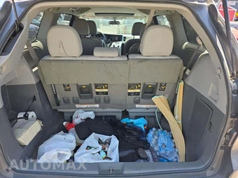 2017 Toyota Sienna XLE 8-Passenger 119.3" WB - miniatura 15