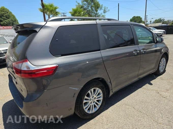 2017 Toyota Sienna XLE 8-Passenger 119.3" WB - miniatura 3