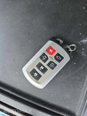 2017 Toyota Sienna XLE 8-Passenger 119.3" WB - miniatura 8