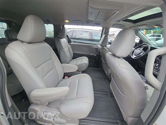 2017 Toyota Sienna XLE Premium 7-Passenger 119.3" WB - miniatura 17