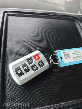 2017 Toyota Sienna XLE Premium 7-Passenger 119.3" WB - miniatura 8