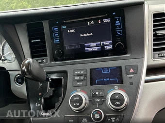2017 Toyota Sienna XLE Premium 7-Passenger 119.3" WB - miniatura 11