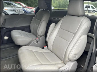 2017 Toyota Sienna XLE Premium 7-Passenger 119.3" WB - miniatura 12