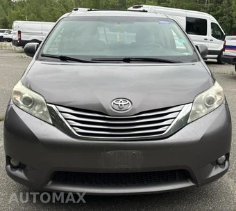 2017 Toyota Sienna XLE Premium 7-Passenger 119.3" WB - miniatura 2