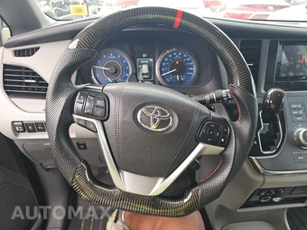 2017 Toyota Sienna XLE Premium 8-Passenger 119.3" WB - miniatura 10
