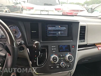 2017 Toyota Sienna XLE Premium 8-Passenger 119.3" WB - miniatura 11