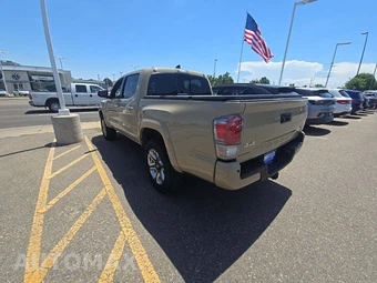 2017 Toyota Tacoma Limited Crew Cab Medium Bed - miniatura 2