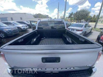 2017 Toyota Tacoma Limited Crew Cab Medium Bed - miniatura 16