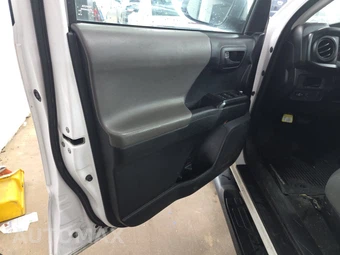 2017 Toyota Tacoma SR Crew Cab Medium Bed - miniatura 9