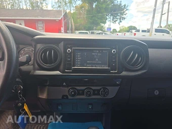 2017 Toyota Tacoma SR Crew Cab Medium Bed - miniatura 10