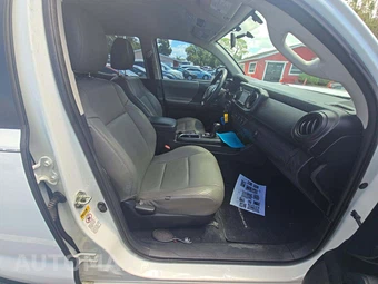 2017 Toyota Tacoma SR Crew Cab Medium Bed - miniatura 18